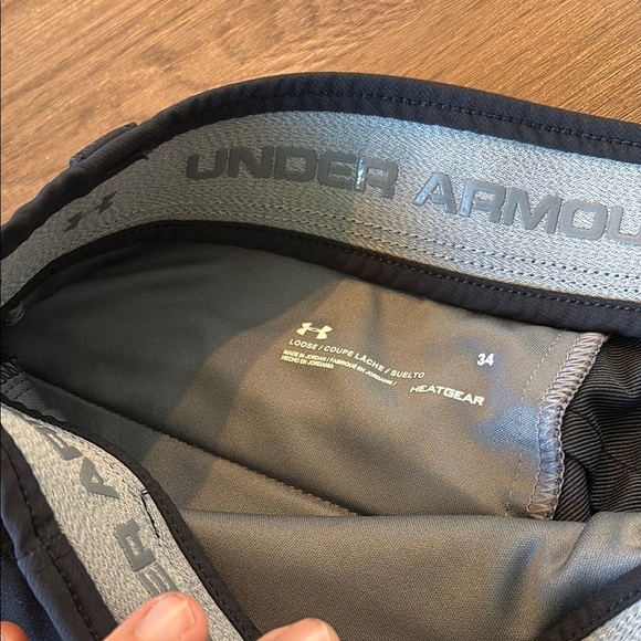 Under Armour Black Flat Front Shorts Relaxed Fit - Picture 2 of 4